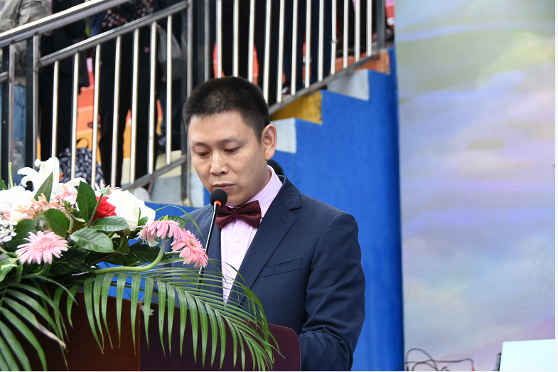 成都七中实验学校高2019届学生成人礼,特别的喝彩!
成都七中实验学校高2019届学生成人礼,特别的喝彩!