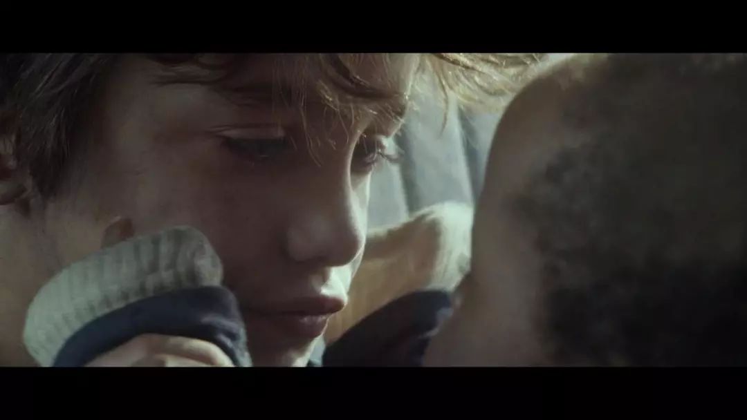 12岁贩毒的他，将父母告上了法庭