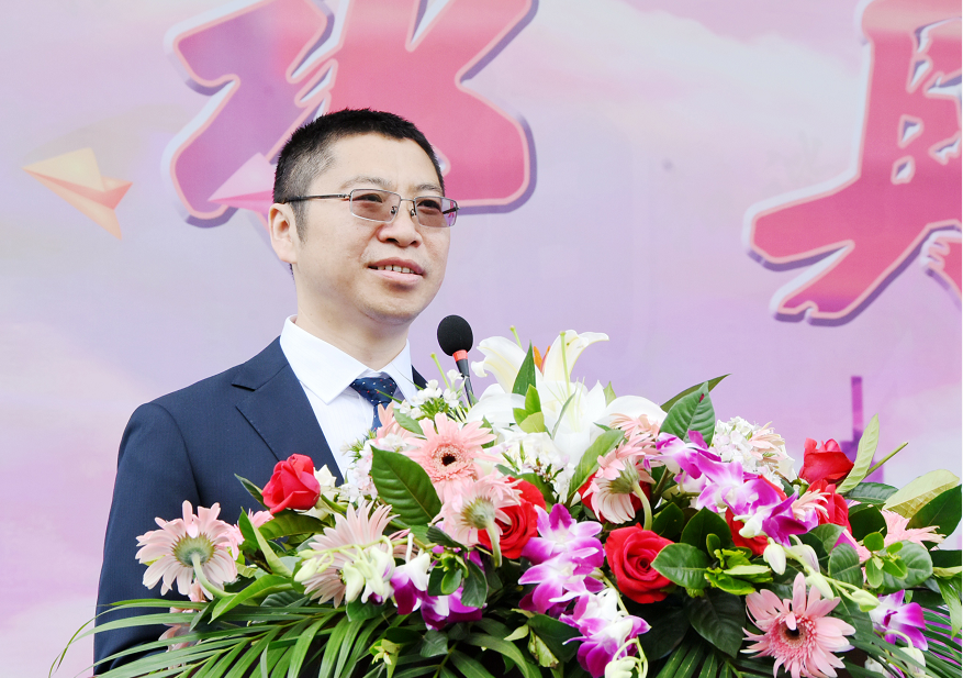 成都七中实验学校高2019届学生成人礼,特别的喝彩!
成都七中实验学校高2019届学生成人礼,特别的喝彩!