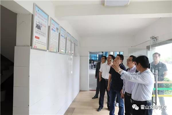 霍山文峰学校举行“优质生源基地”及“实习就业基地”签约揭牌仪式
霍山文峰学校举行“优质生源基地”及“实习就业基地”签约揭牌仪式