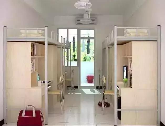 
宿舍最\