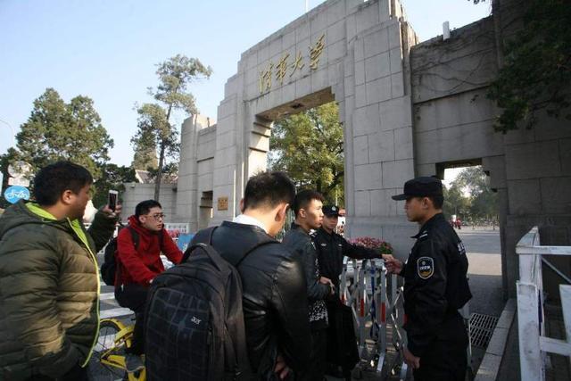 清华大学的食堂物价曝光!网友:这就是学霸和学渣的差距!
清华大学的食堂物价曝光!网友:这就是学霸和学渣的差距!