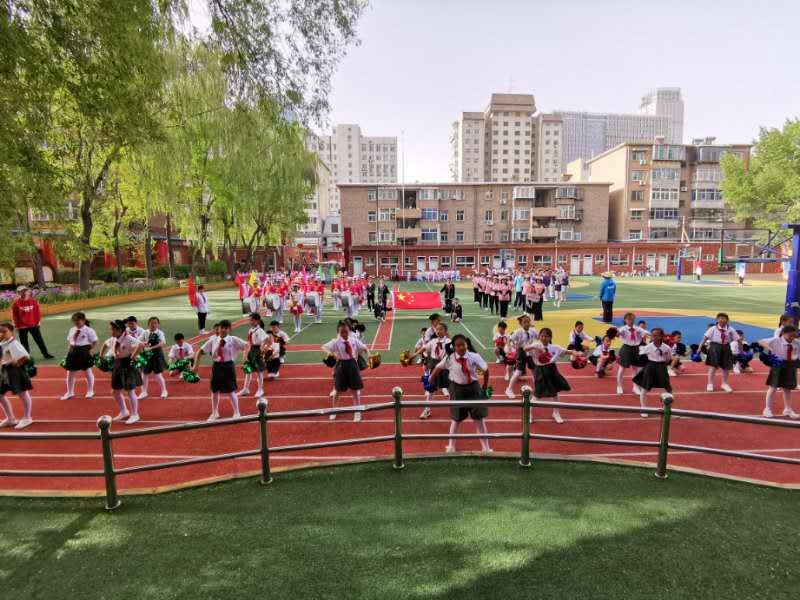 运动的季节,千万不要宅着—迎泽区起凤街小学举行春季运动会_比赛