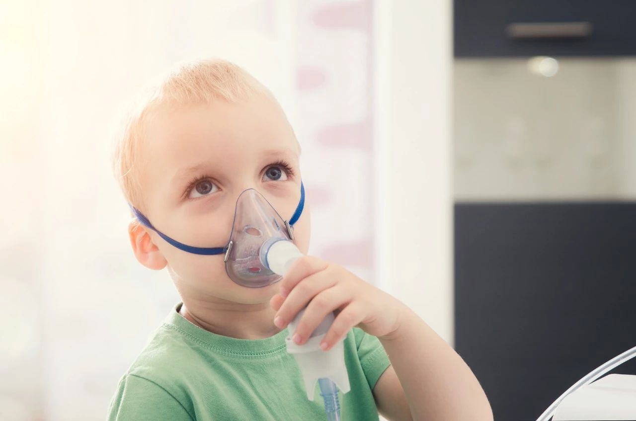 哮喘,即支气管哮喘,是一种以慢性气道炎症和气道高反应性为特征的