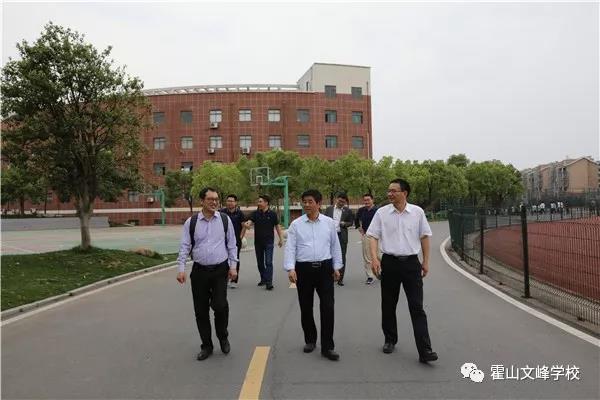 霍山文峰学校举行“优质生源基地”及“实习就业基地”签约揭牌仪式
霍山文峰学校举行“优质生源基地”及“实习就业基地”签约揭牌仪式