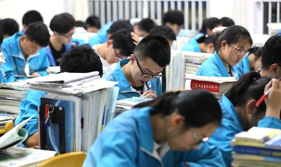 高考大揭秘:试卷是由谁命题的?在哪里命题?命题范围是什么?
高考大揭秘:试卷是由谁命题的?在哪里命题?命题范围是什么?