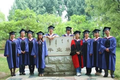 
25岁考上研究生，家境一般要去读吗？农村大学生看完别哭


