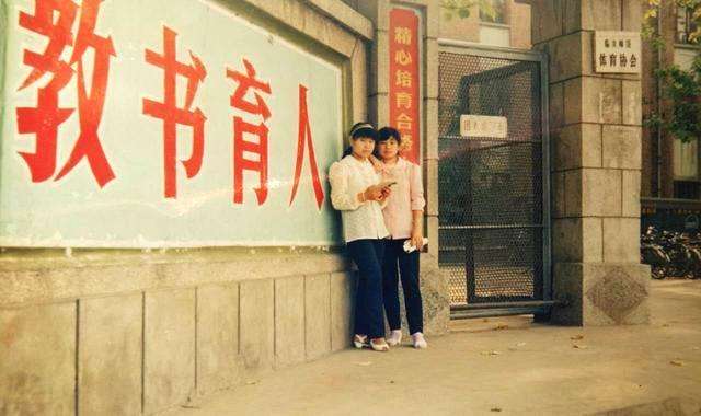 
原创
老中师生为教育事业做出巨大贡献，教龄近40年评上高职者有几人


