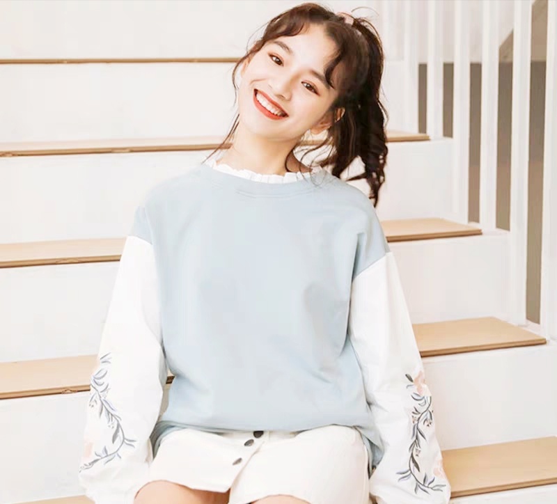 天蝎座爱上你的表现,眼睛柔情似水,对你不仅仅