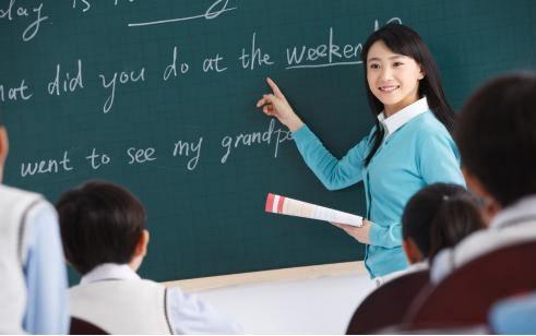 感觉编制内的教师收入不错,为什么有人却认为老师工资很低?
感觉编制内的教师收入不错,为什么有人却认为老师工资很低?