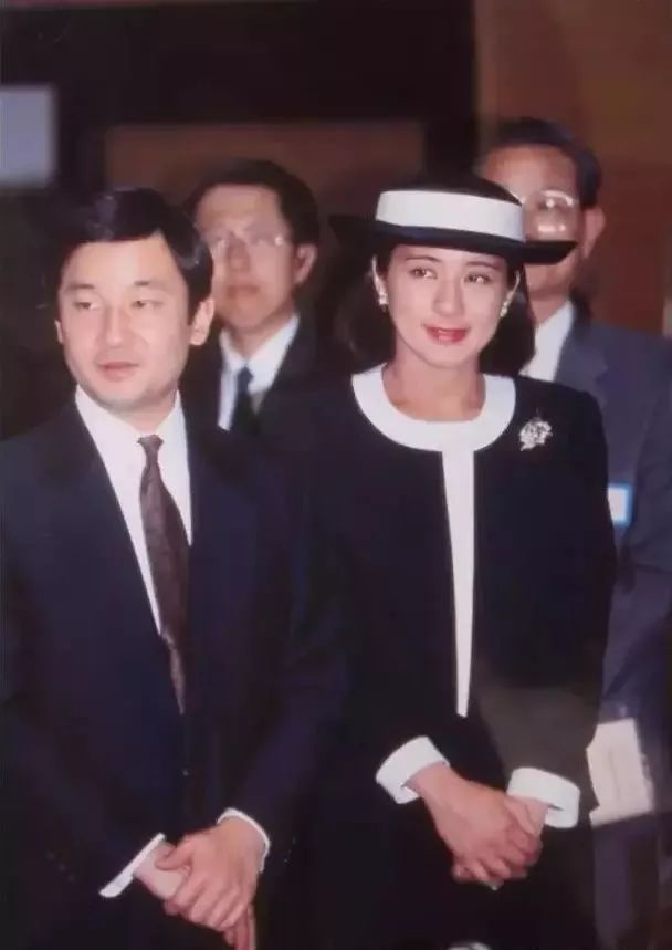 哈佛毕业会五种语言,嫁入皇室却让她成为生育工具?
哈佛毕业会五种语言,嫁入皇室却让她成为生育工具?