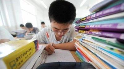 不要假装很努力,因为结果不会陪你演戏——致正在奋战的高三考生
不要假装很努力,因为结果不会陪你演戏——致正在奋战的高三考生