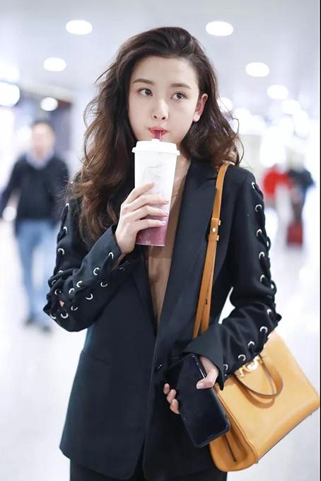 女明星扎麻花辫!宋祖儿超高级,郑爽像“招娣”一言难尽 凯发网址