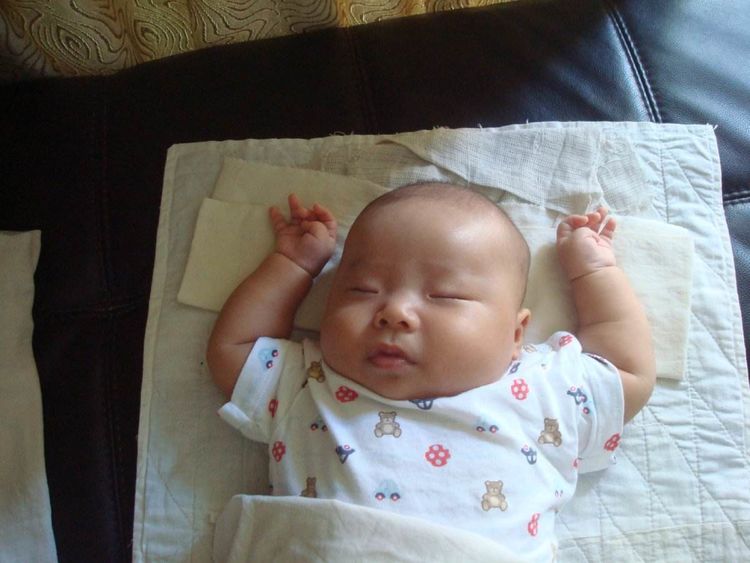                     如何让宝宝拥有“完美头型”？睡觉是关键，宝妈要注重了