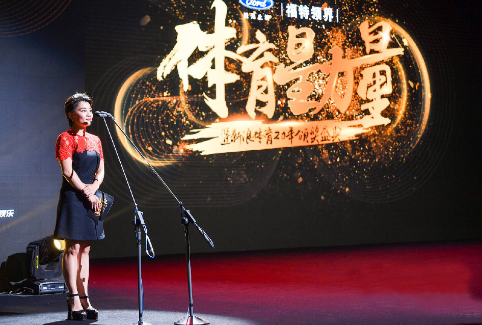 
原创
1米5世界冠军17岁退役！拒美国邀请，如今中国人大毕业身兼三职


