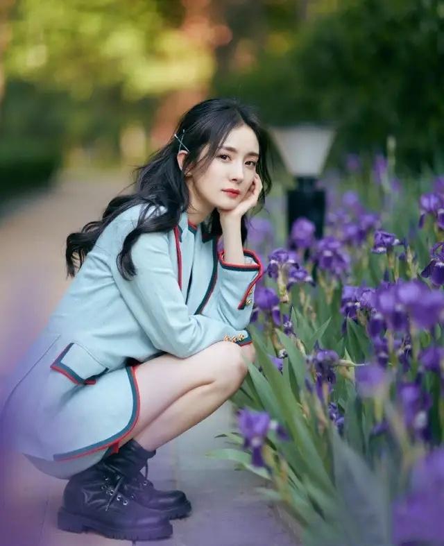 年龄只是数字?杨幂现身五四晚会,淡蓝色学院套装减龄又少女! 博E百娱乐场官网