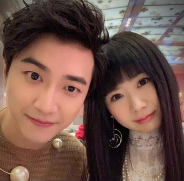                     福原爱儿子正面照首度公布，呆萌大眼和妈妈一模一样