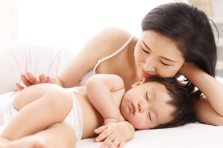                     原创            白天运动利于睡眠，想要孩子一觉睡到天亮，父母需这样引导