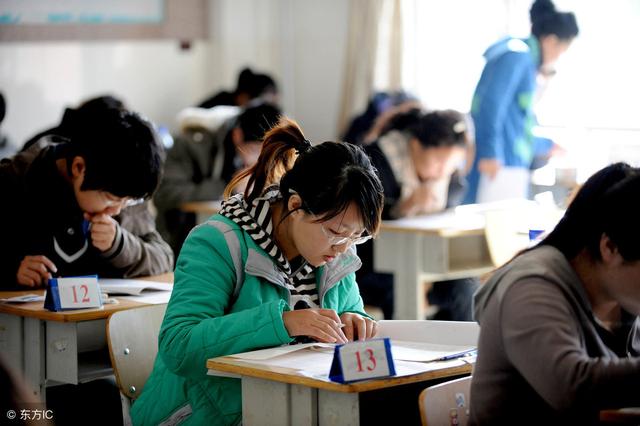 教师工资高低未来不再是由职称决定,改革方向将缩小职称工资!
教师工资高低未来不再是由职称决定,改革方向将缩小职称工资!