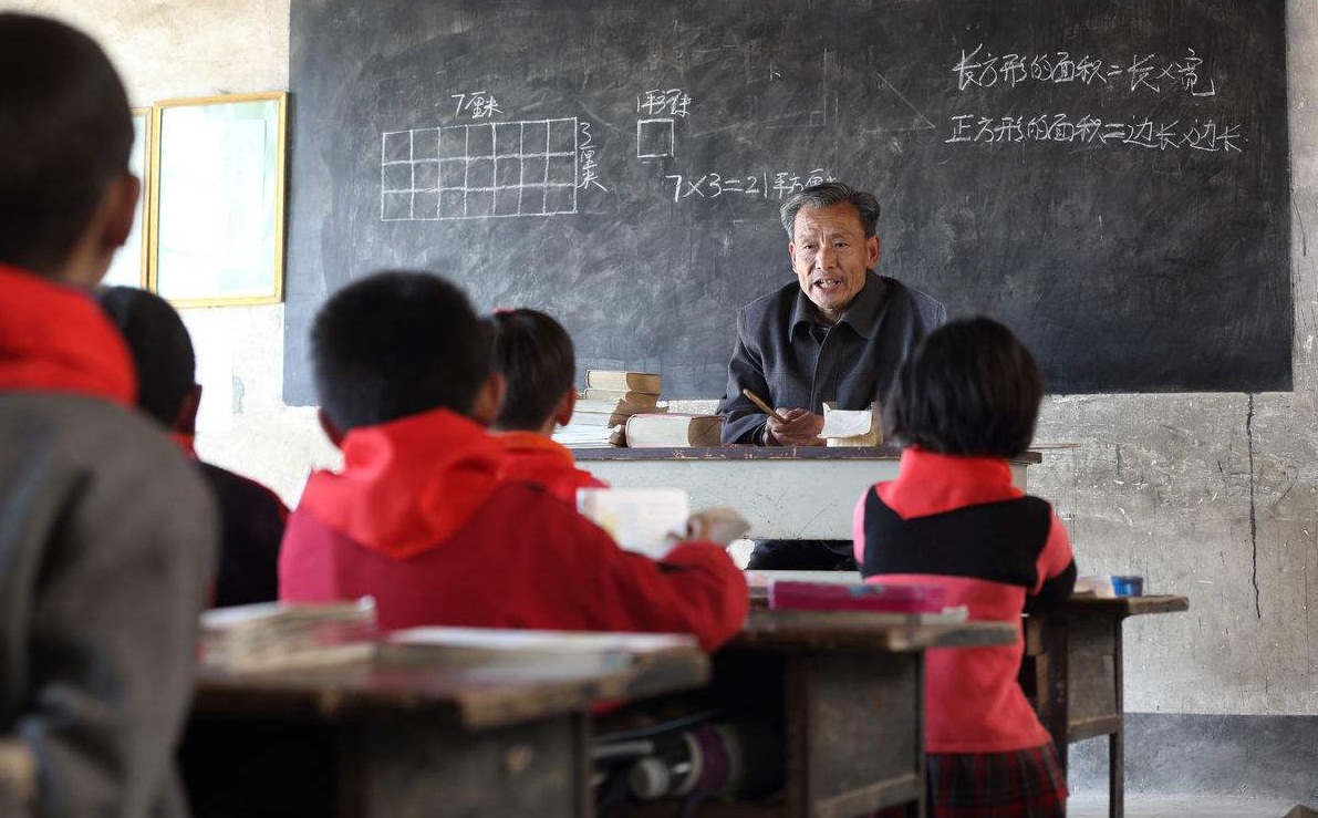 
原创
教育部通知，选派4000名高级教师赴贫困地区讲学，寒门学子有福了


