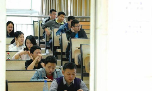 “我重本毕业,连考三年公务员,普本毕业的同学却早就考上了!”
“我重本毕业,连考三年公务员,普本毕业的同学却早就考上了!”