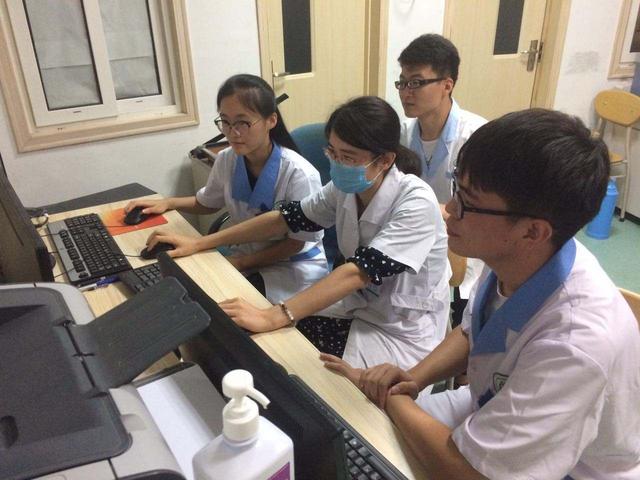 
学医的人，真是学历越高越好吗？网友：劝人学医，天打雷劈！



