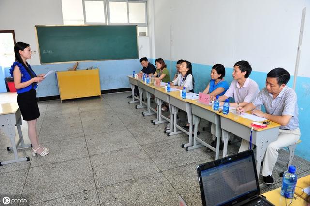 教师资格面试中,应该如何应对这些问题?
教师资格面试中,应该如何应对这些问题?