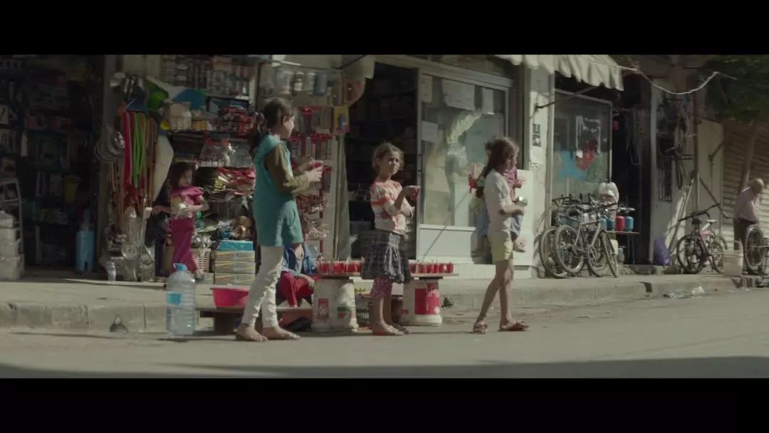 12岁贩毒的他,将父母告上了法庭