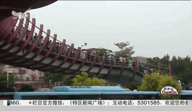 只是因为在人群中多看你一眼