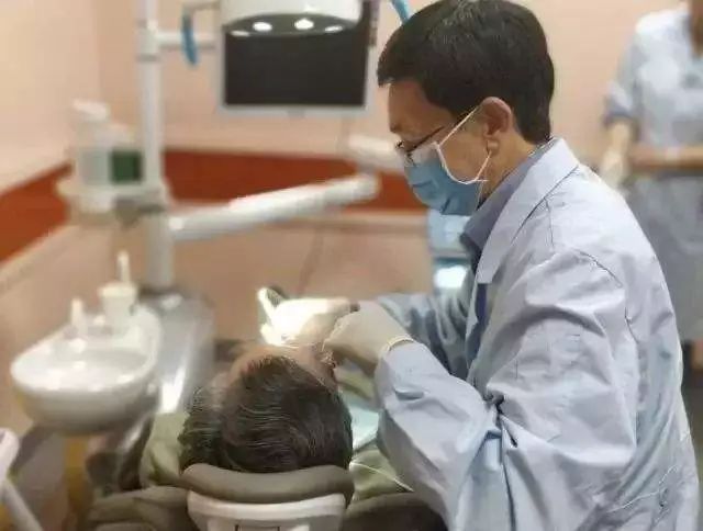 英语小短文练听力牙齿检查 The