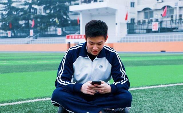 为什么那么多人去考公务员?是收入稳定吗?总结得太精辟了!
为什么那么多人去考公务员?是收入稳定吗?总结得太精辟了!