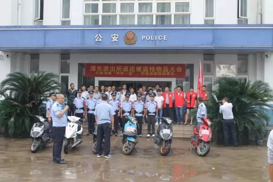 不忘初心终圆梦郭建平,男,中共党员,现任赣州市公安局蓉江新区分局潭