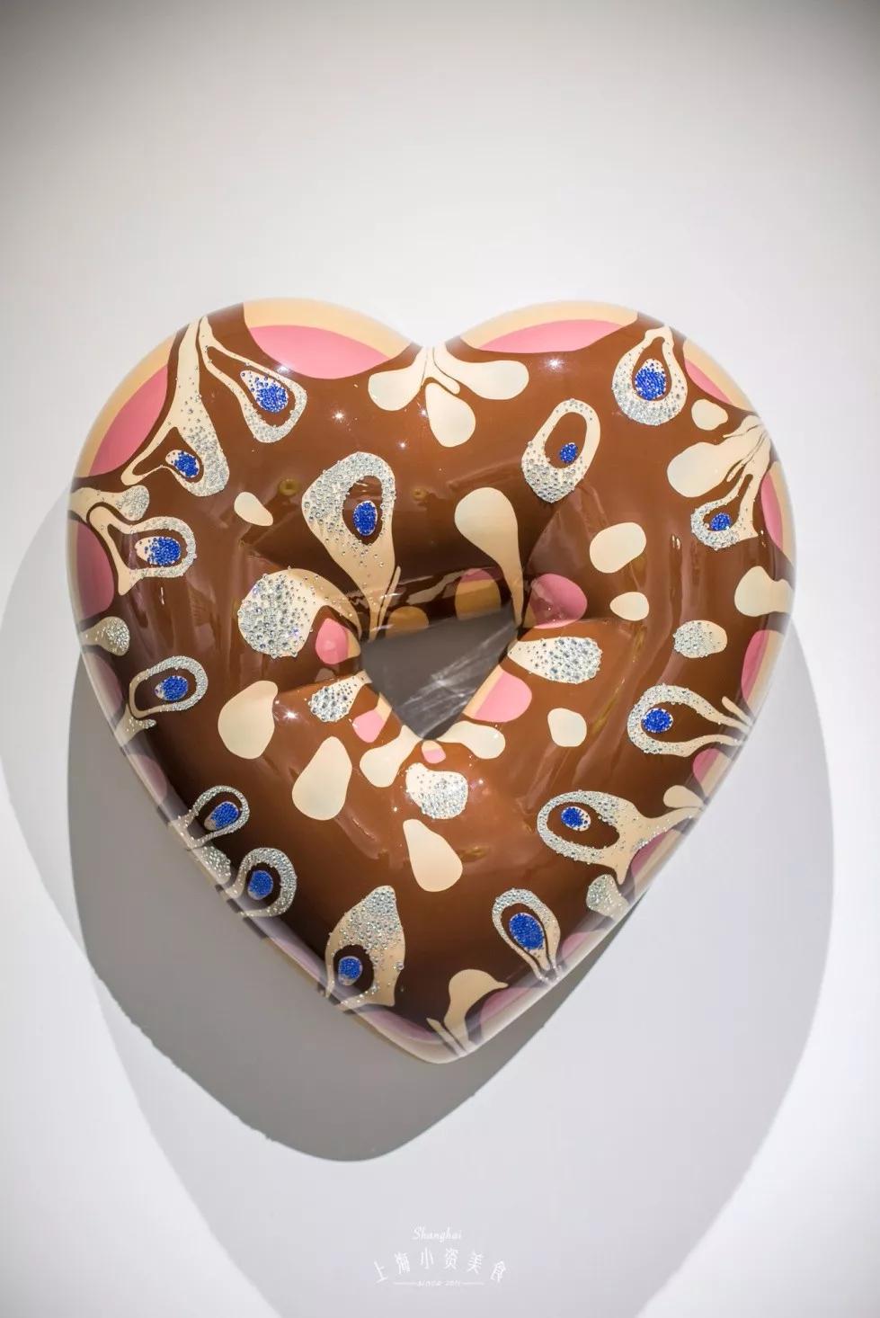 一票双展单人票 80元 包含两个展览《我爱甜甜圈:金载容个展》