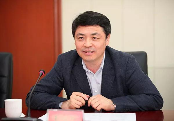 曾在五所高校任职的“60后”经济学博士,履新北京交通大学校长
曾在五所高校任职的“60后”经济学博士,履新北京交通大学校长