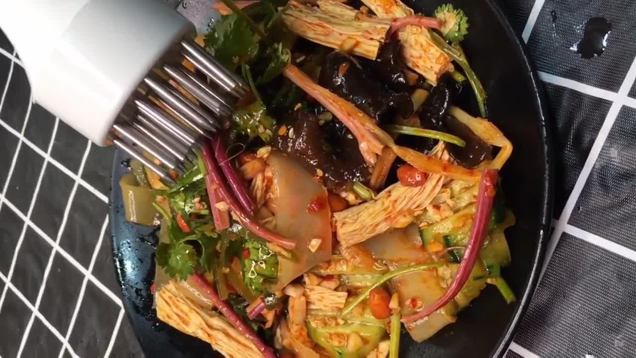 原创农贸市场卖的火爆的凉拌菜,香辣酸爽营养搭配均衡,清热又解暑!