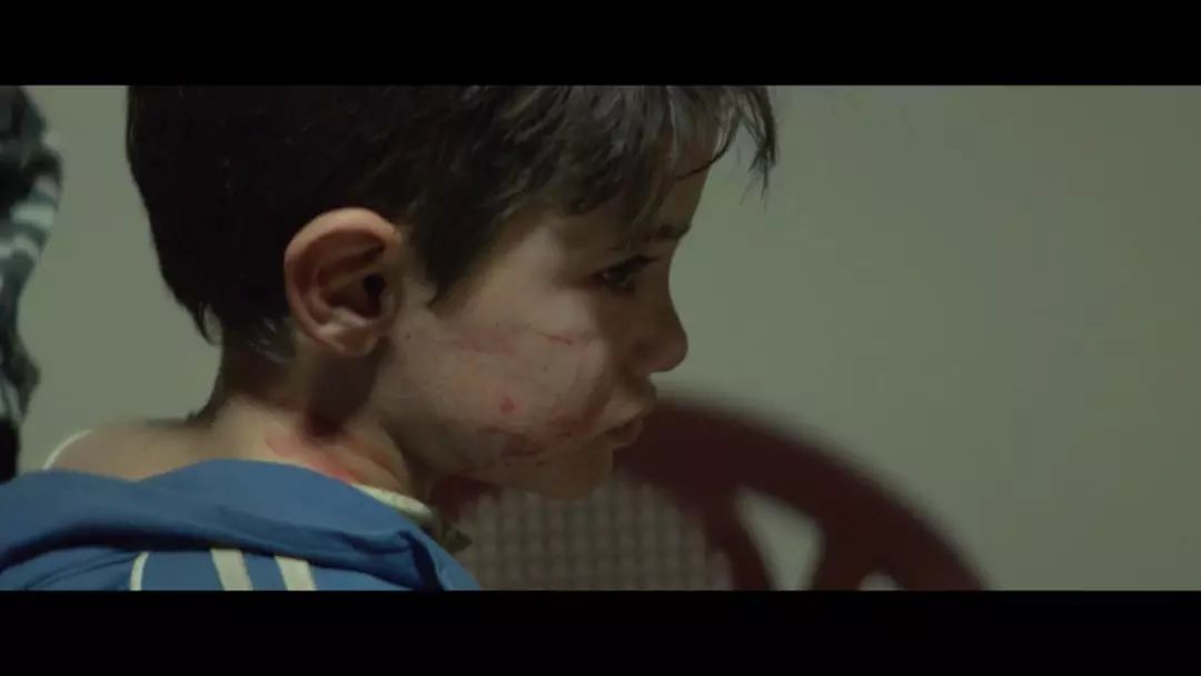 12岁贩毒的他，将父母告上了法庭