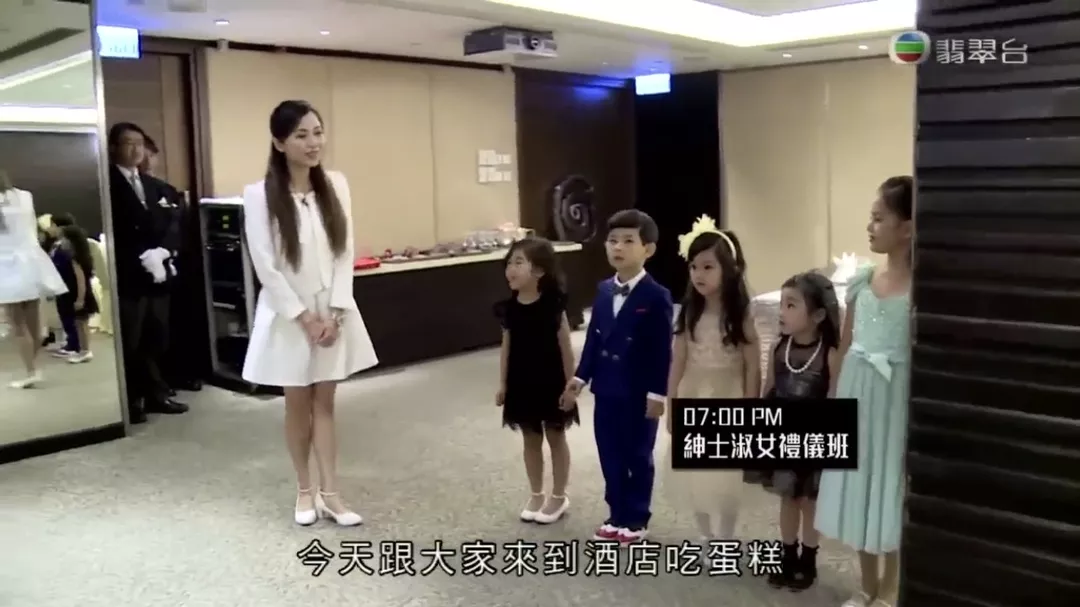 赢在子宫里丨一天念两家幼儿园,人均3.5个补习班,香港幼升小有多拼
赢在子宫里丨一天念两家幼儿园,人均3.5个补习班,香港幼升小有多拼