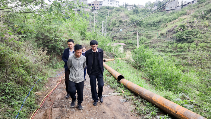 市水务局党组书记潘智到纳雍县督促检查省委巡视整改项目整改落实及