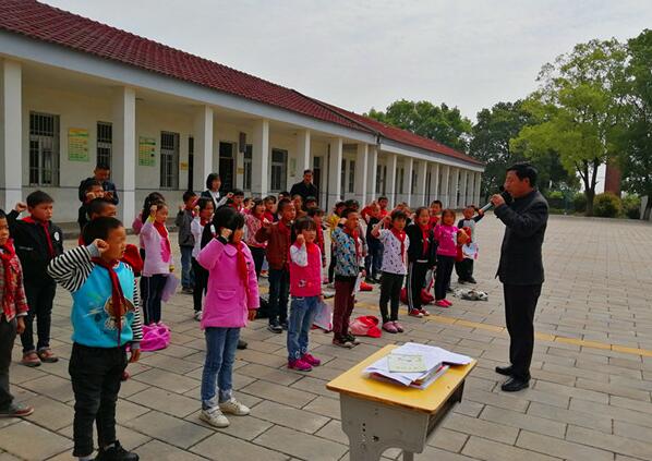 原创
            湖北沙洋县殷集小学举行阶段性总结暨表彰大会
                
          