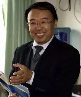 
学语文就是要“死记硬背”！两位特级教师的观点惊人相似


