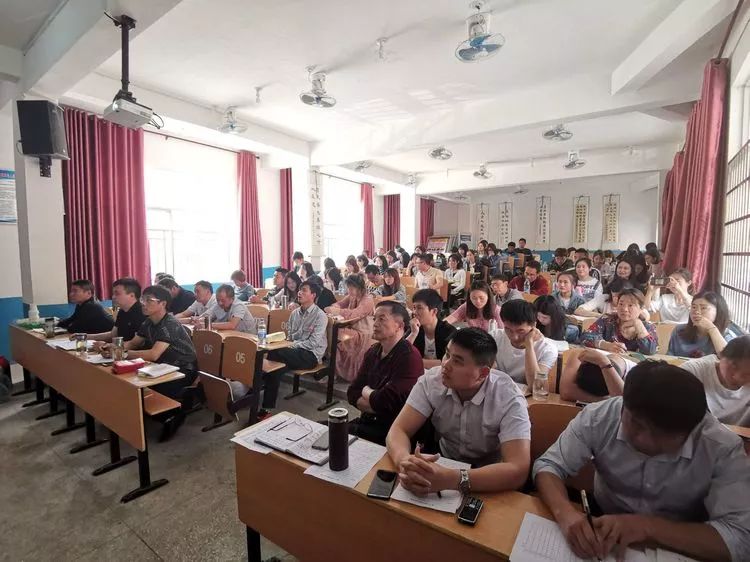 不负光阴 再攀高峰——三县岭镇中心小学第十六期“明德讲坛” 立即博网站