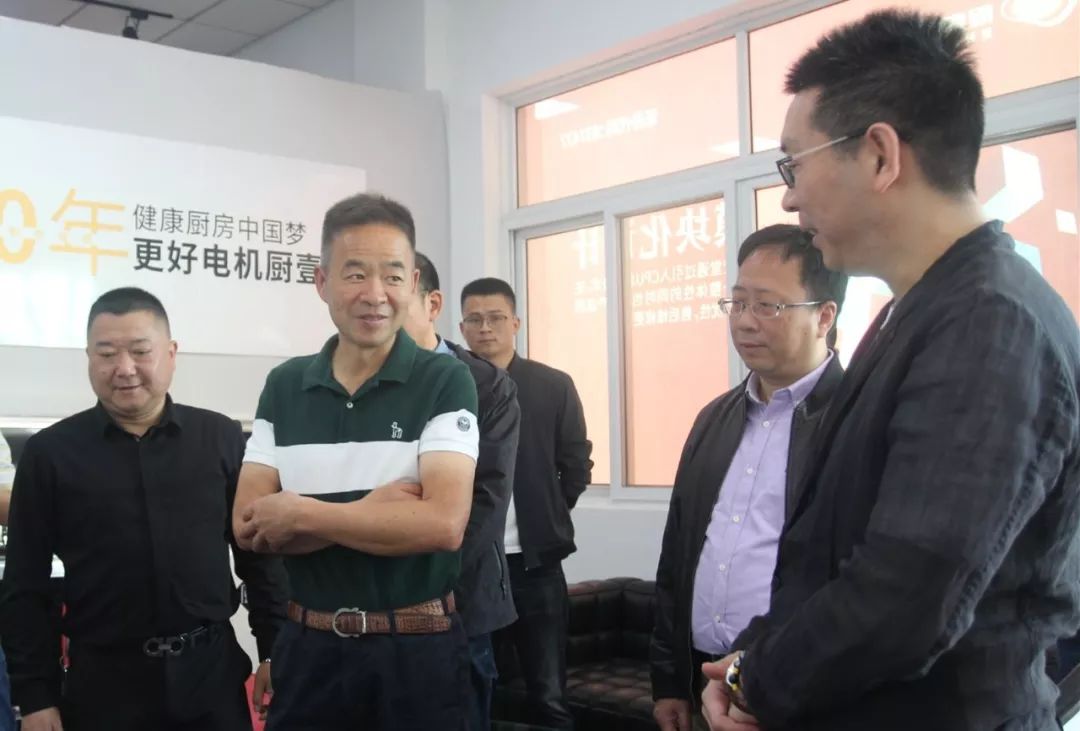 海宁市人大常委会副主任孙群先生莅临我司调研指导