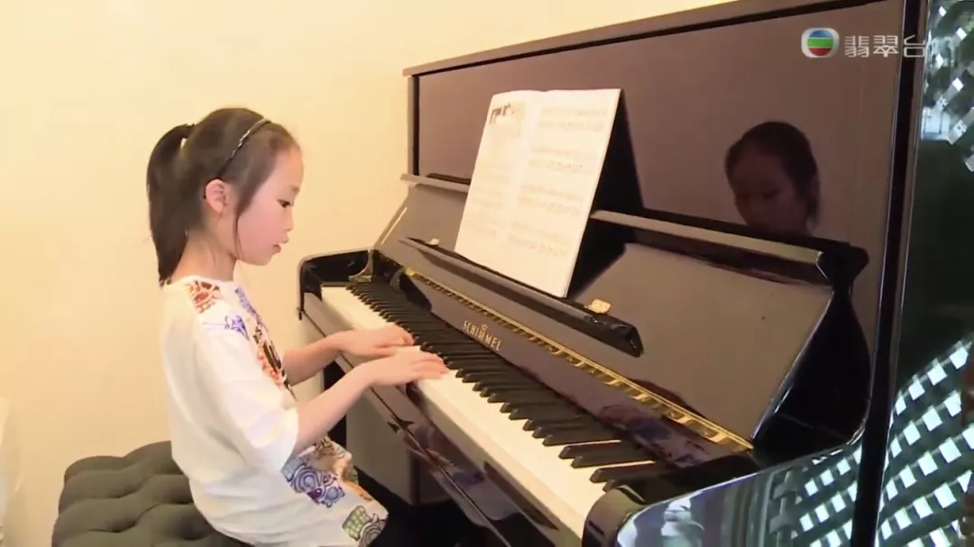 赢在子宫里丨一天念两家幼儿园,人均3.5个补习班,香港幼升小有多拼
赢在子宫里丨一天念两家幼儿园,人均3.5个补习班,香港幼升小有多拼