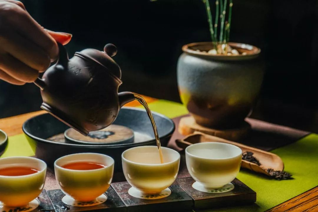 各地茗茶:红茶,绿茶,白茶,黄茶,青茶(乌龙茶,黑茶(普洱茶)等国内外