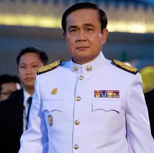 
原创
此国公务员原来都发“军装”，袖子上的“黑箍”原来不是丧礼佩戴的



