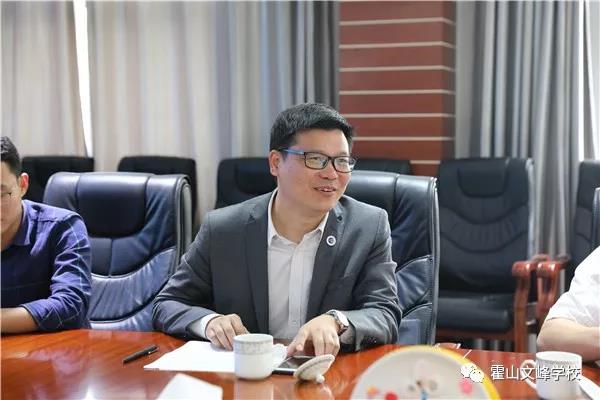 霍山文峰学校举行“优质生源基地”及“实习就业基地”签约揭牌仪式
霍山文峰学校举行“优质生源基地”及“实习就业基地”签约揭牌仪式