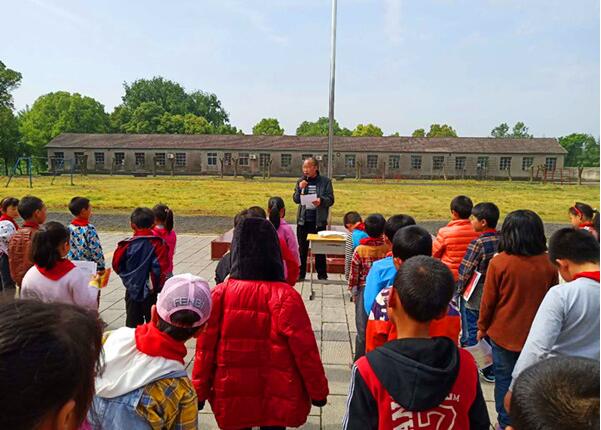 原创
            湖北沙洋县殷集小学举行阶段性总结暨表彰大会
                
          