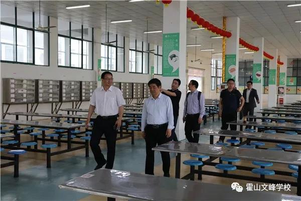 霍山文峰学校举行“优质生源基地”及“实习就业基地”签约揭牌仪式
霍山文峰学校举行“优质生源基地”及“实习就业基地”签约揭牌仪式