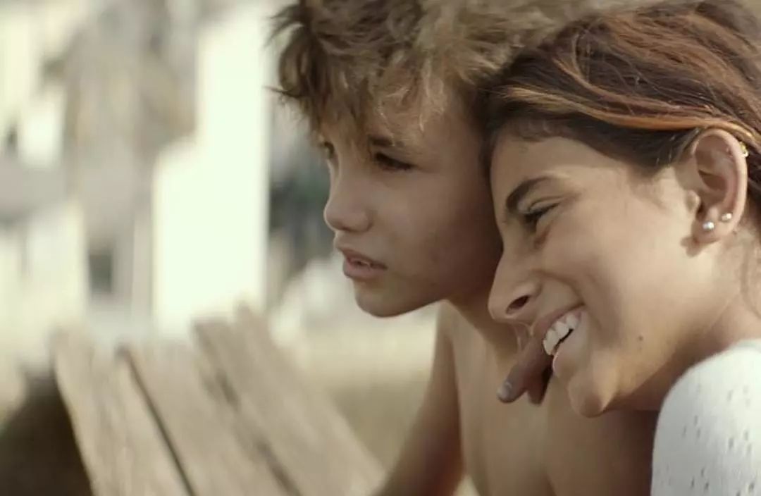 12岁贩毒的他，将父母告上了法庭