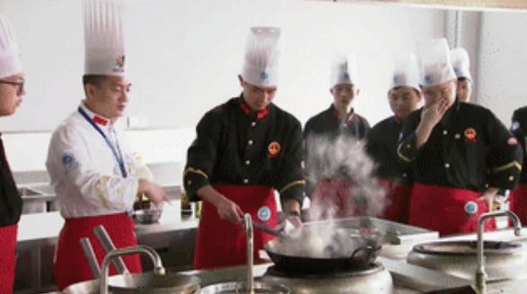 
小龙虾已成大学专业！一毕业就月薪过万，龙虾吃到腻…然而没人去！


